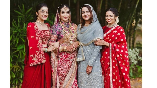 മീനാക്ഷിയെ കാണാനുളള യാത്രയാണോ? ദിലീപ്-കാവ്യ താരദമ്പതികളുടെ പുതിയ ചിത്രവും വൈറൽ