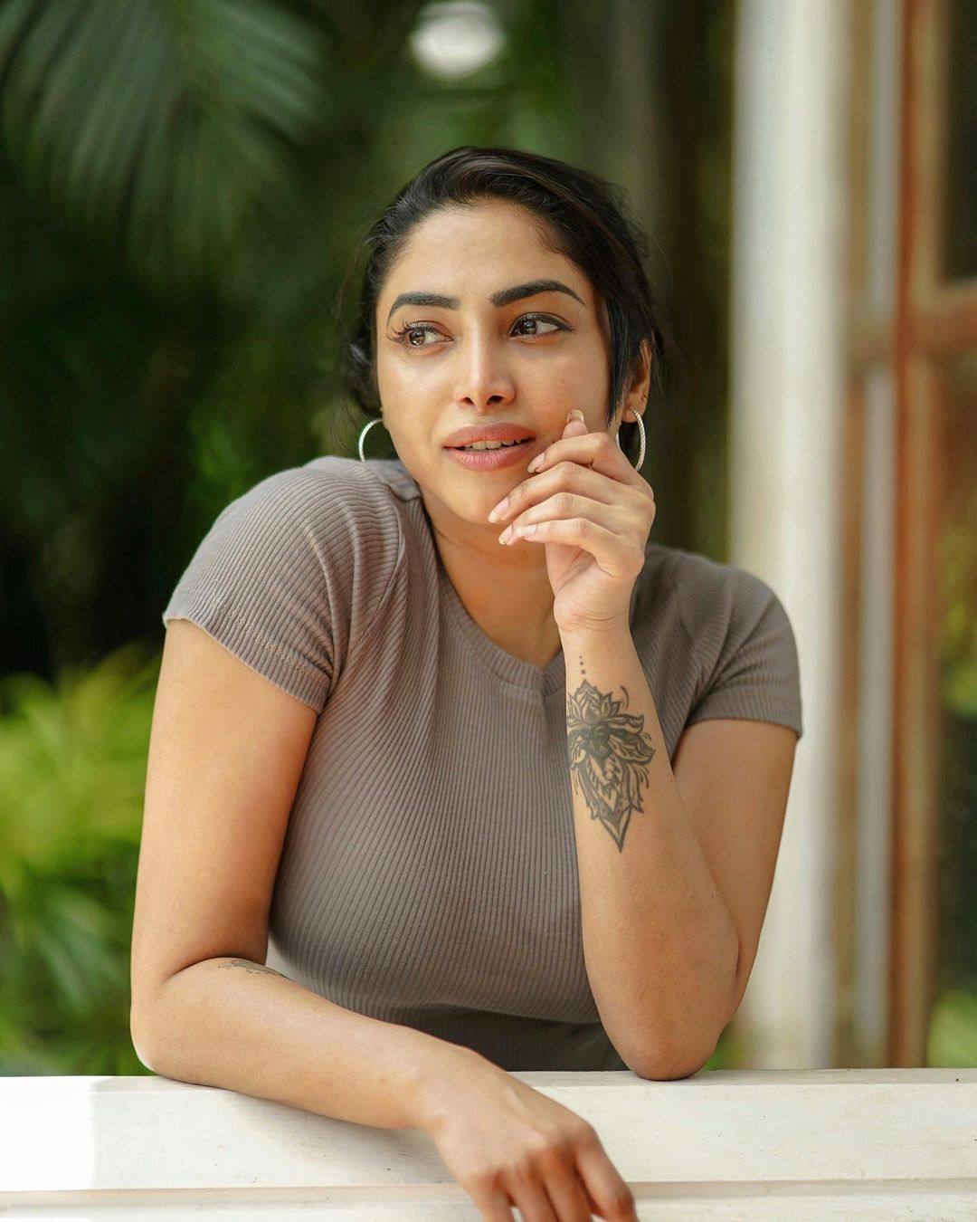 ഓരോ വീഴ്ചയ്ക്ക് ശേഷവും ഉയര്‍ച്ചയുണ്ടാകുമെന്ന് അമേയ, പൊളി ഫോട്ടോഷൂട്ടെന്ന് ആരാധകര്‍