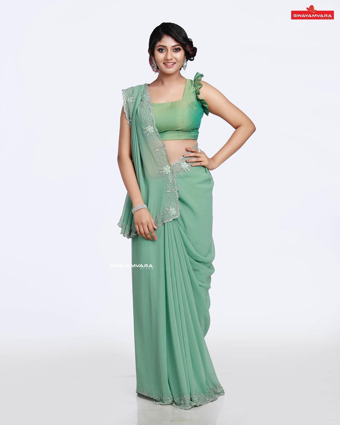 ദൃശ്യ ഇത് എന്തൊരു ഭംഗിയാണ് കാണാന്‍; താരത്തിന്റെ ഏറ്റവും പുതിയ ചിത്രം വൈറല്‍