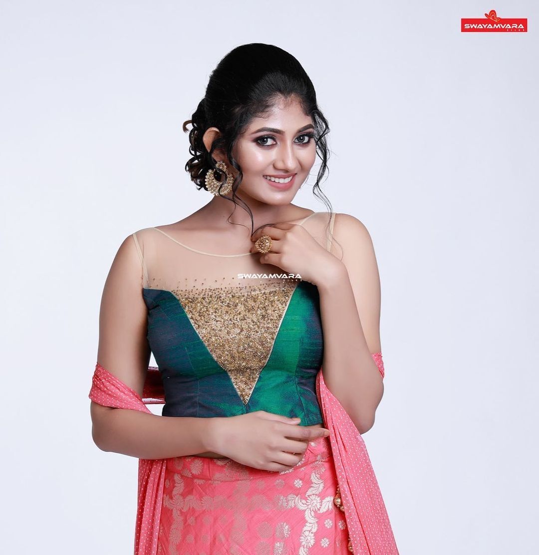 ദൃശ്യ ഇത് എന്തൊരു ഭംഗിയാണ് കാണാന്‍; താരത്തിന്റെ ഏറ്റവും പുതിയ ചിത്രം വൈറല്‍