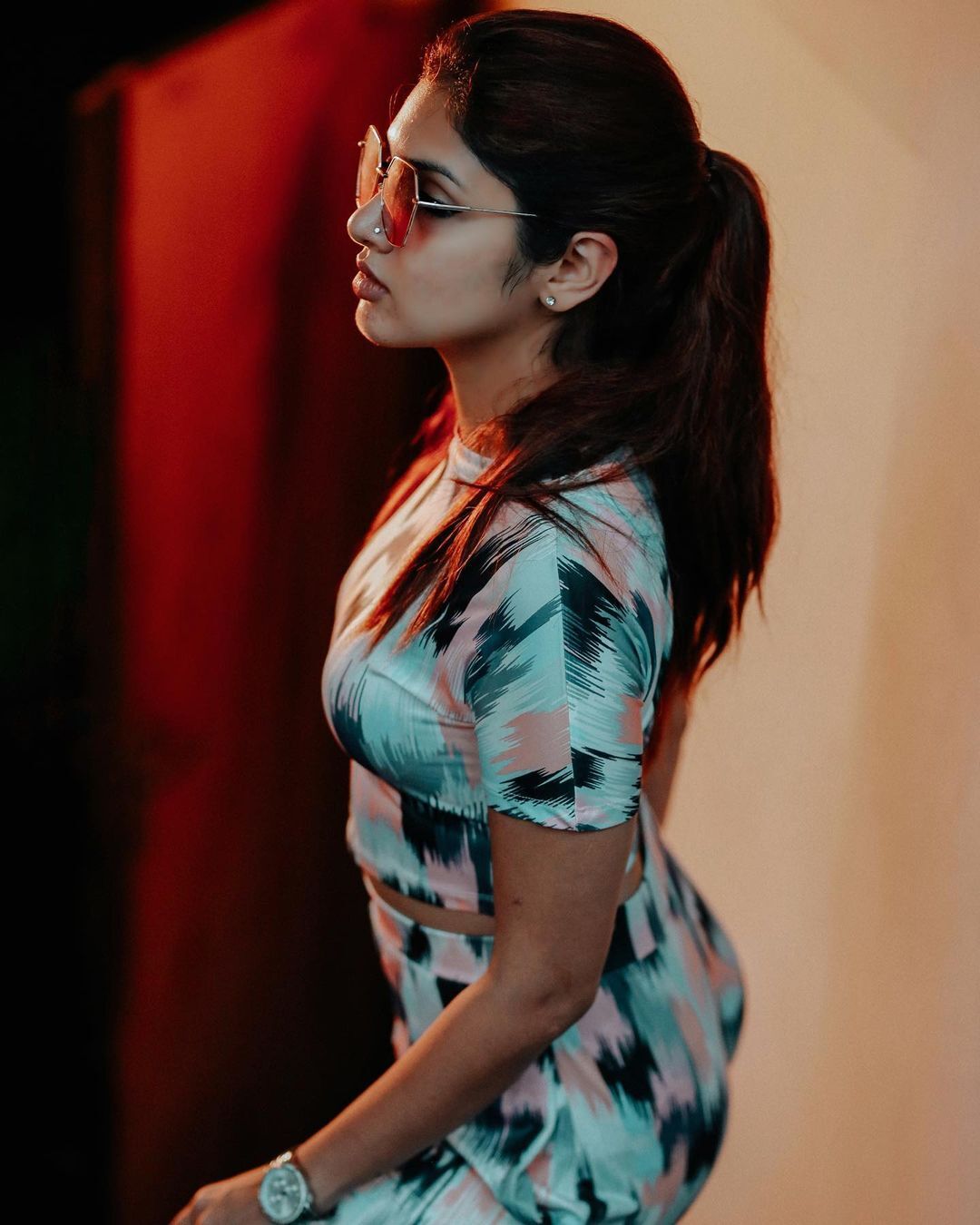 കിടിലൻ ലുക്കിൽ നമ്മടെ 'ക്ടാവ്'; ഗായത്രി സുരേഷിന്റെ ഇൻസ്റ്റാഗ്രാം ചിത്രങ്ങൾ വൈറൽ