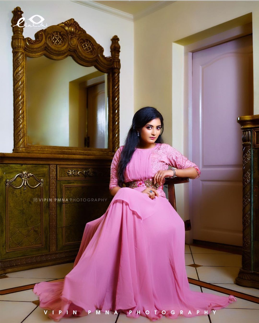 അതീവ സുന്ദരിയായി സ്‌നിഷ ചന്ദ്രന്‍; പുതിയ ഫോട്ടോഷൂട്ട് ട്രെന്‍ഡിംഗ്