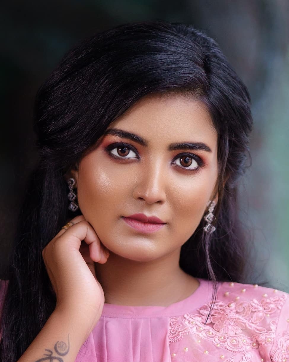 അതീവ സുന്ദരിയായി സ്‌നിഷ ചന്ദ്രന്‍; പുതിയ ഫോട്ടോഷൂട്ട് ട്രെന്‍ഡിംഗ്