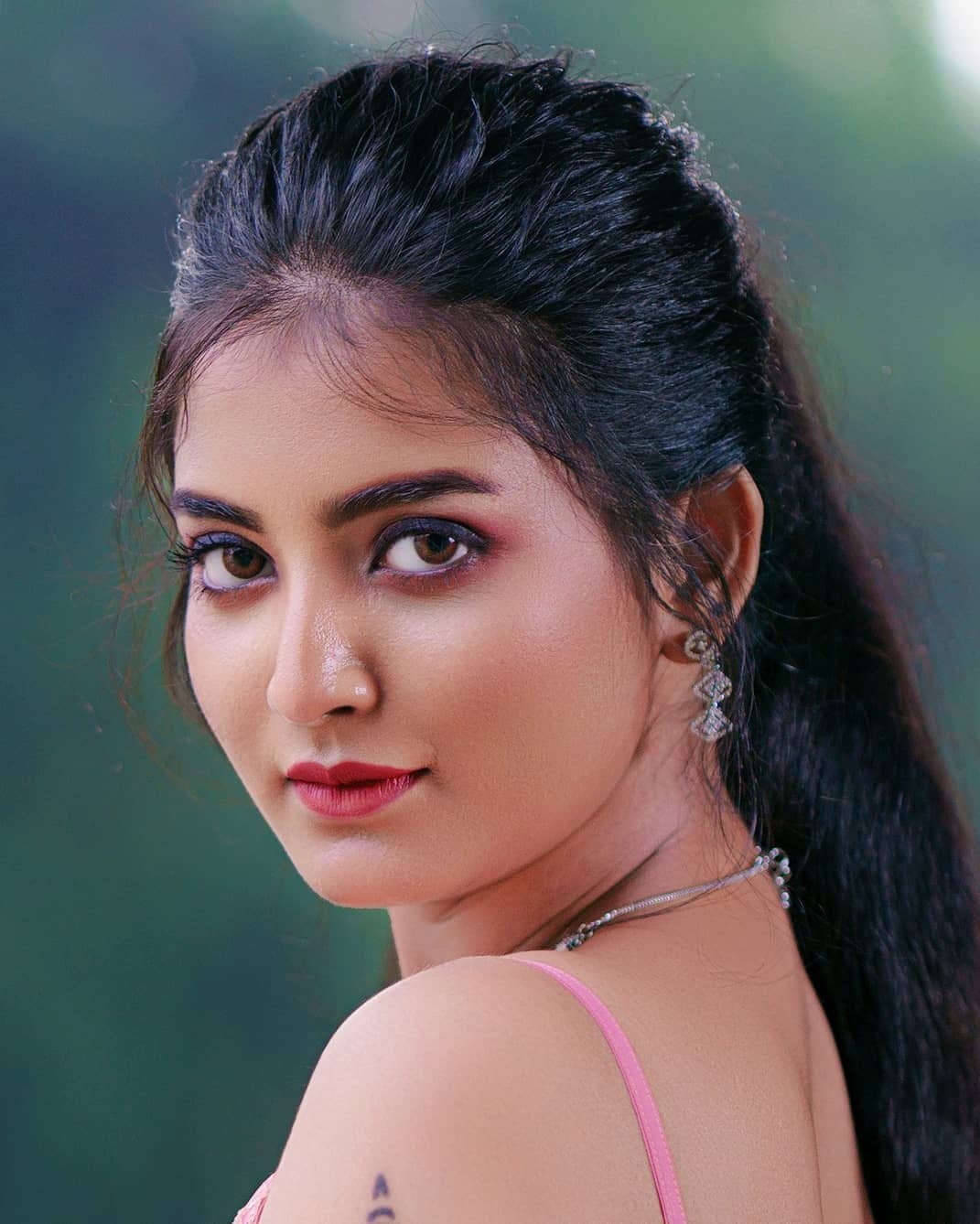 അതീവ സുന്ദരിയായി സ്‌നിഷ ചന്ദ്രന്‍; പുതിയ ഫോട്ടോഷൂട്ട് ട്രെന്‍ഡിംഗ്