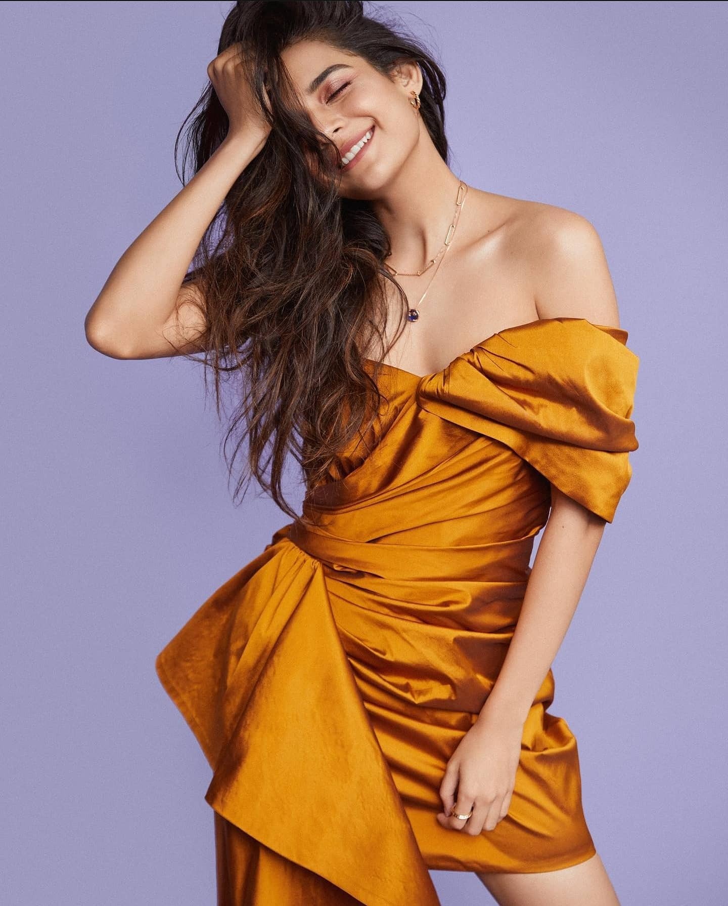 रियल लाइफ में बेहद ही ग्लैमरस हैं वेब सीरीज Little things की मिथिला पालकर