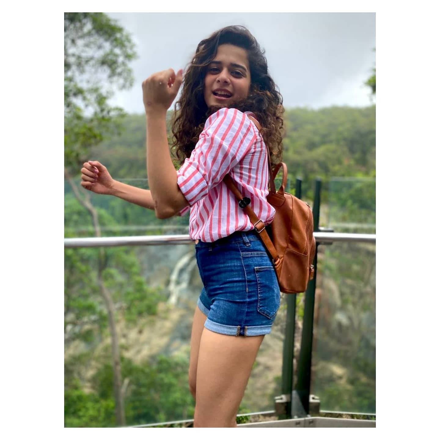 रियल लाइफ में बेहद ही ग्लैमरस हैं वेब सीरीज Little things की मिथिला पालकर