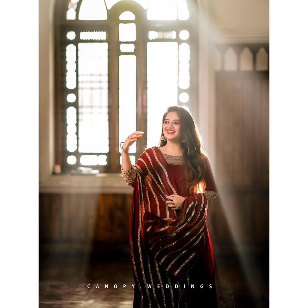 ഇതൊന്തൊരു ചിരിയാണ് ഷഫ്ന... നടിയുടെ സൂപ്പർ ക്യൂട്ട് ചിത്രങ്ങൾ വൈറൽ