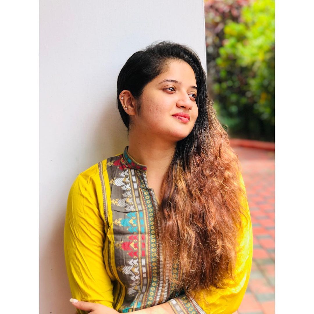 ഇതൊന്തൊരു ചിരിയാണ് ഷഫ്ന... നടിയുടെ സൂപ്പർ ക്യൂട്ട് ചിത്രങ്ങൾ വൈറൽ