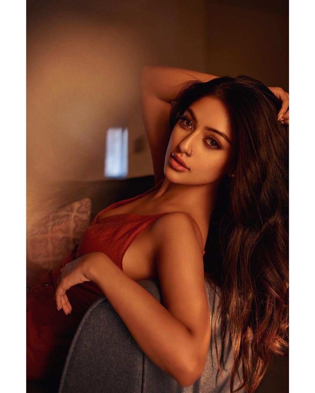 സാരിയില്‍ അതിസുന്ദരിയായി അനു ഇമ്മാനുവല്‍; ഫോട്ടോഷൂട്ട് ഏറ്റെടുത്ത് ആരാധകര്‍