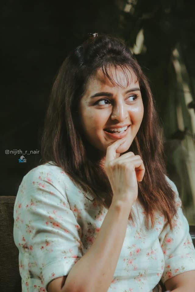 'സ്വയം സ്നേഹിക്കാൻ മറക്കരുത്', നിറചിരിയോടെ മഞ്ജു വാര്യർ, ഏറ്റെടുത്ത് ആരാധകർ,- ചിത്രങ്ങൾ