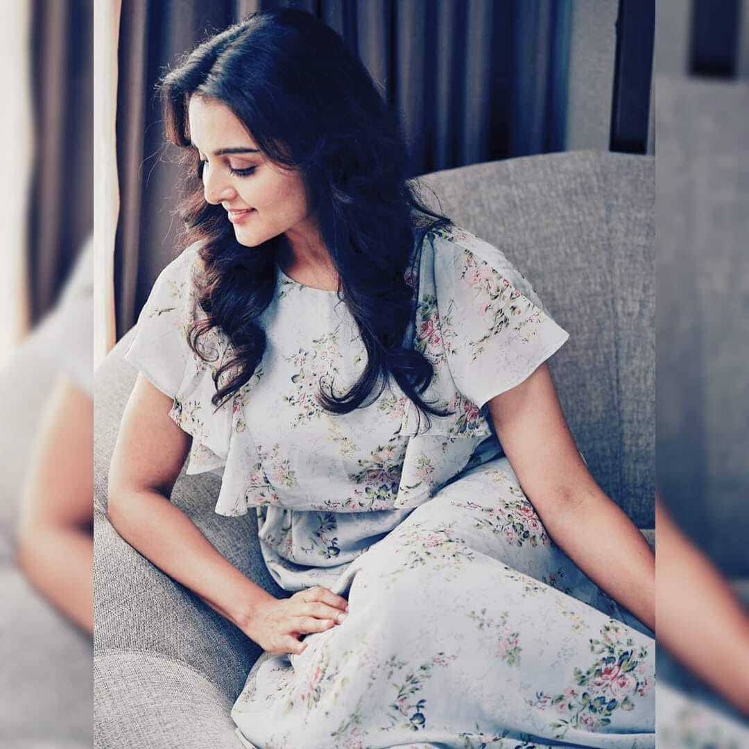 നിറഞ്ഞ് ചിരിച്ച് മഞ്ജു വാര്യർ, ഒപ്പം ബിരിയാണിയും ധ്യാനും ശ്രീനിവാസനും, ചിത്രങ്ങൾ കാണാം