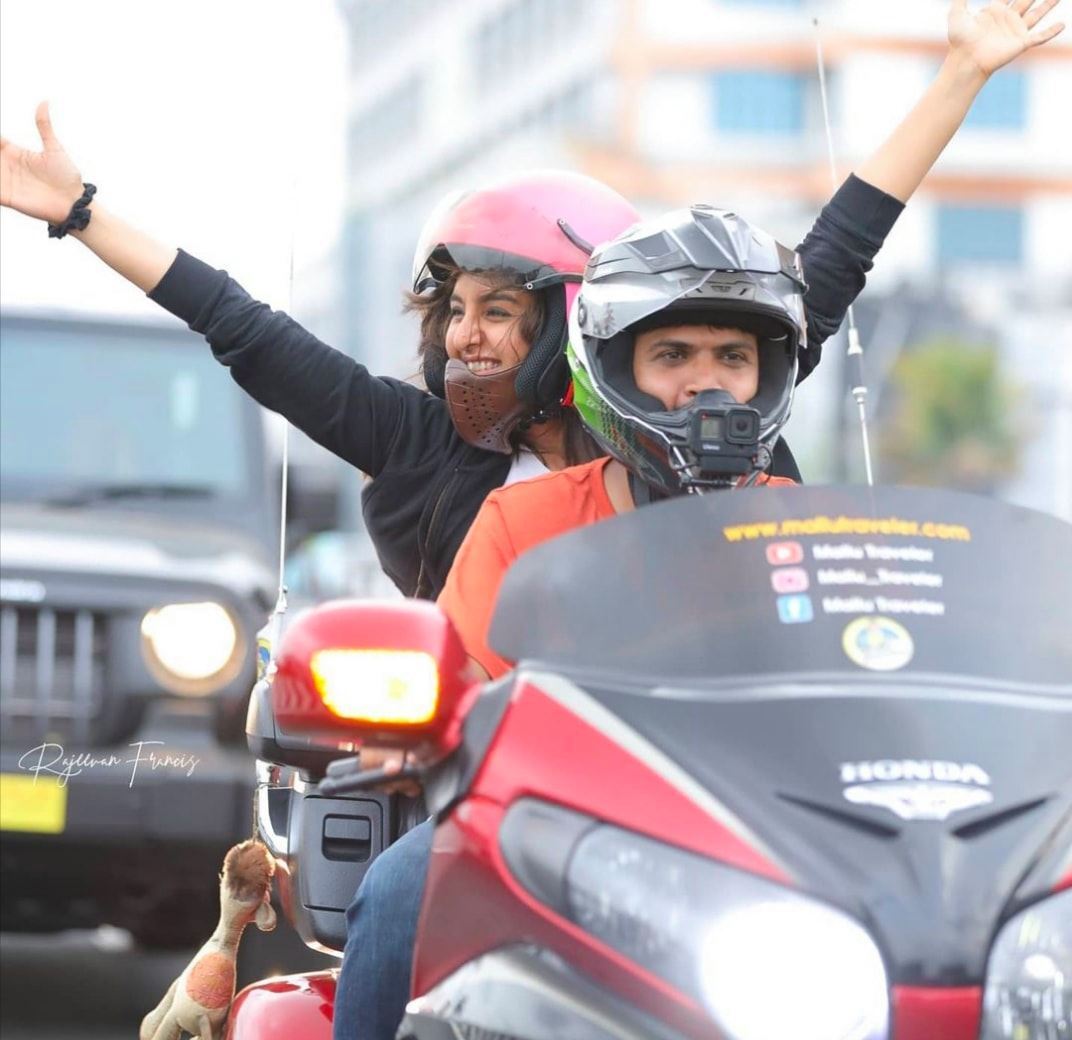 നിറഞ്ഞ് ചിരിച്ച് മഞ്ജു വാര്യർ, ഒപ്പം ബിരിയാണിയും ധ്യാനും ശ്രീനിവാസനും, ചിത്രങ്ങൾ കാണാം