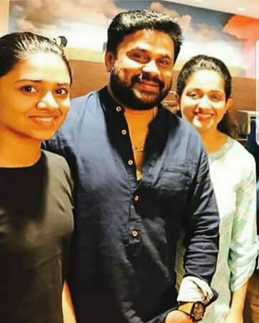 'അച്ഛാ ഐ ലവ് യൂ..' അച്ഛന്റെ നല്ല കുട്ടി മീനാക്ഷി, ചിത്രങ്ങൾ കാണാം