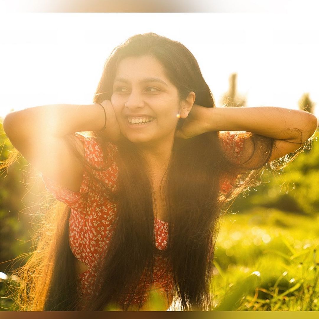 അടിപൊളി ലുക്കില്‍ തിളങ്ങി നിരഞ്ജന; എന്തൊരു ക്യൂട്ടാണെന്ന് ആരാധകര്‍, വൈറല്‍ ചിത്രങ്ങള്‍ കാണാം