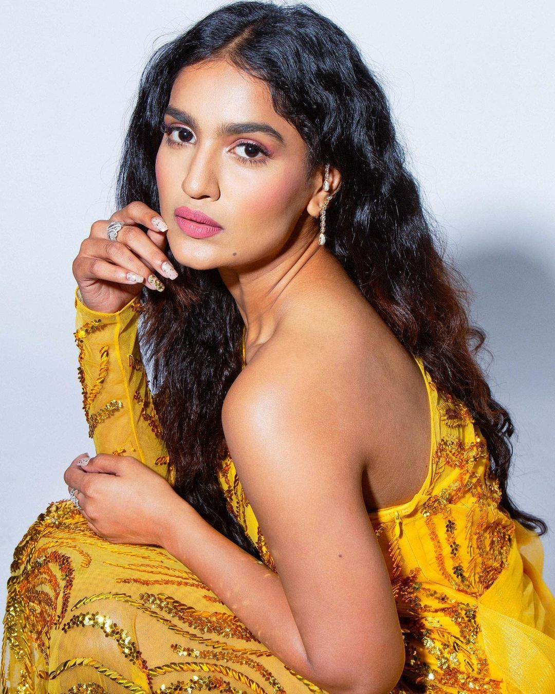 കിടിലന്‍ ലുക്കില്‍ സാനിയ അയ്യപ്പന്‍; സൂപ്പര്‍ ഹോട്ടെന്ന് ആരാധകര്‍, പുതിയ ഫോട്ടോഷൂട്ട് വൈറല്‍