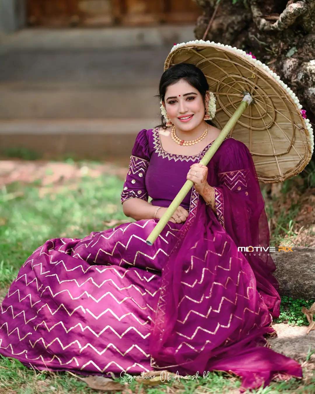 പച്ചപനംതത്തയായി സാരിയിൽ അനുമോൾ കാർത്തു... വൈറൽ ചിത്രങ്ങൾ