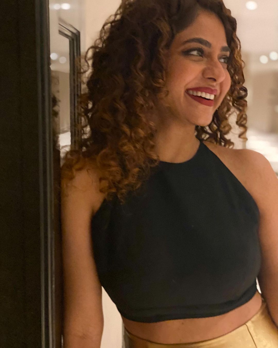 ഒരു രക്ഷയുമില്ലല്ലോ.. പച്ച സാരിയിൽ അതിസുന്ദരിയായി പൂർണിമ, ചിത്രങ്ങൾ വൈറൽ