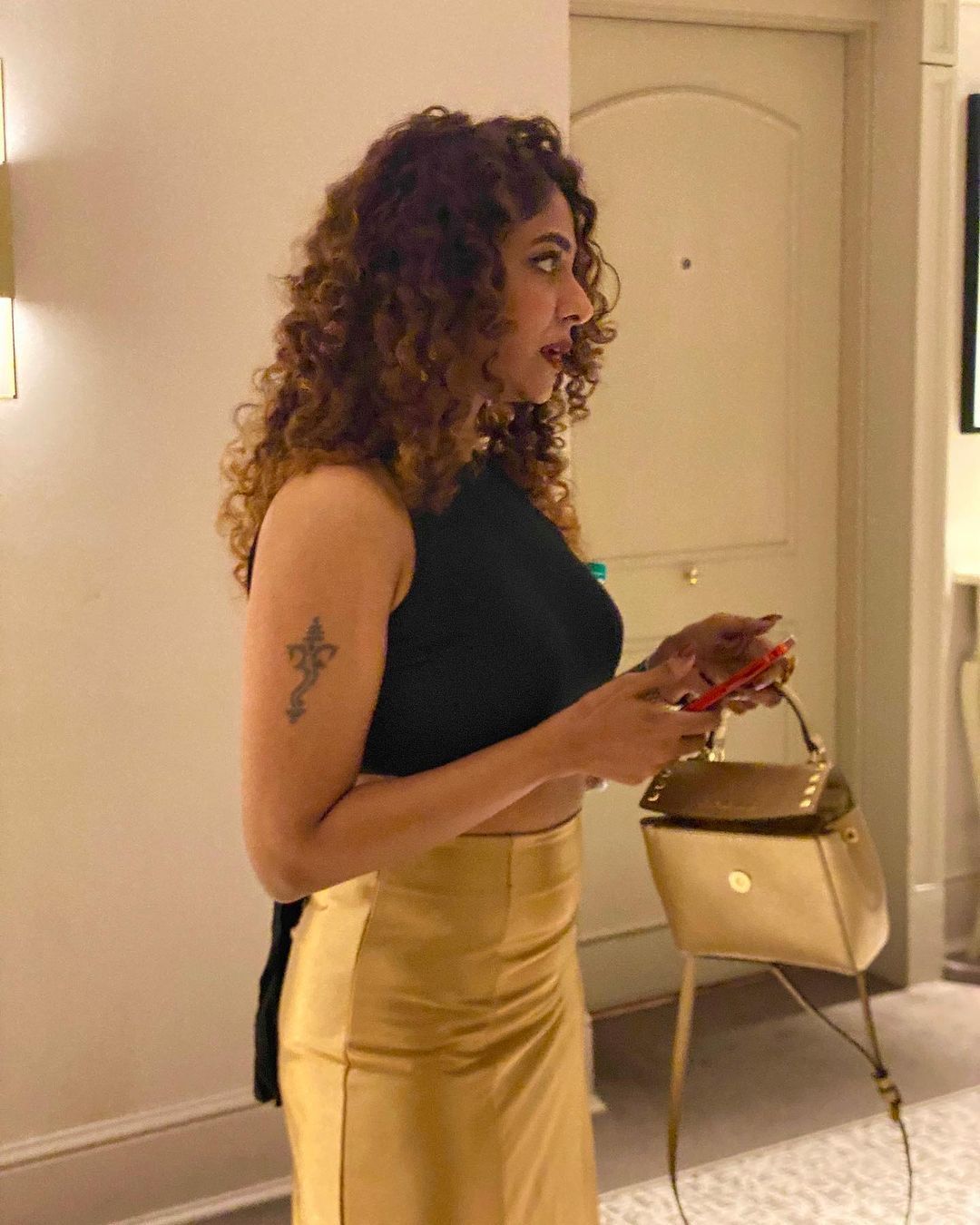 ഒരു രക്ഷയുമില്ലല്ലോ.. പച്ച സാരിയിൽ അതിസുന്ദരിയായി പൂർണിമ, ചിത്രങ്ങൾ വൈറൽ