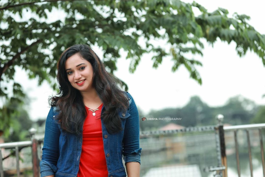 പുതുപുത്തന്‍ ലുക്കില്‍ സീരിയല്‍ താരം ഗൗരി; ഫോട്ടോഷൂട്ട് പൊളിച്ചെന്ന് ആരാധകര്‍