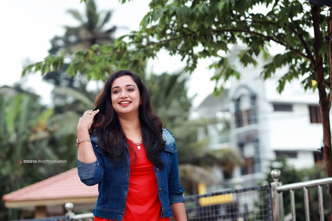 പുതുപുത്തന്‍ ലുക്കില്‍ സീരിയല്‍ താരം ഗൗരി; ഫോട്ടോഷൂട്ട് പൊളിച്ചെന്ന് ആരാധകര്‍