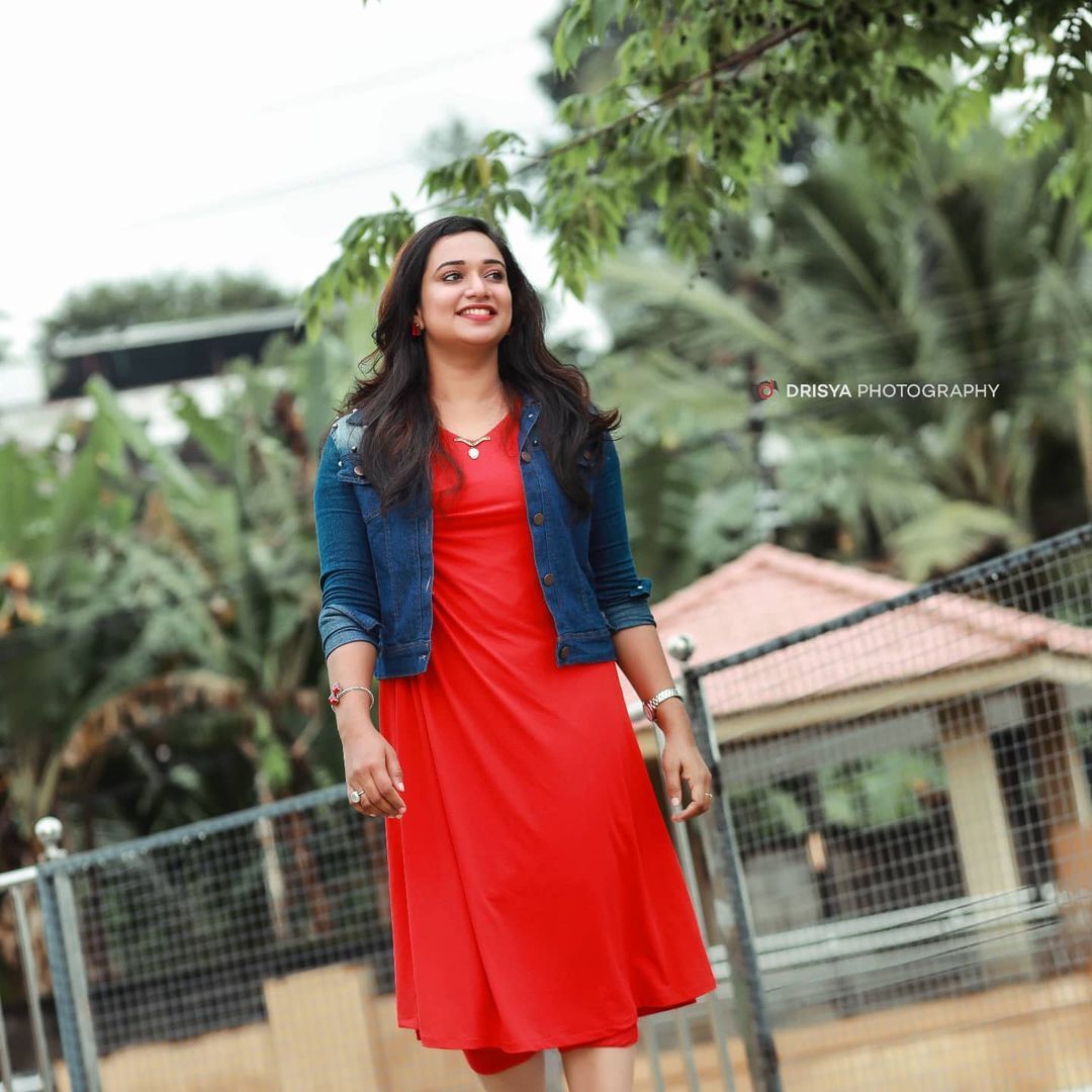 പുതുപുത്തന്‍ ലുക്കില്‍ സീരിയല്‍ താരം ഗൗരി; ഫോട്ടോഷൂട്ട് പൊളിച്ചെന്ന് ആരാധകര്‍