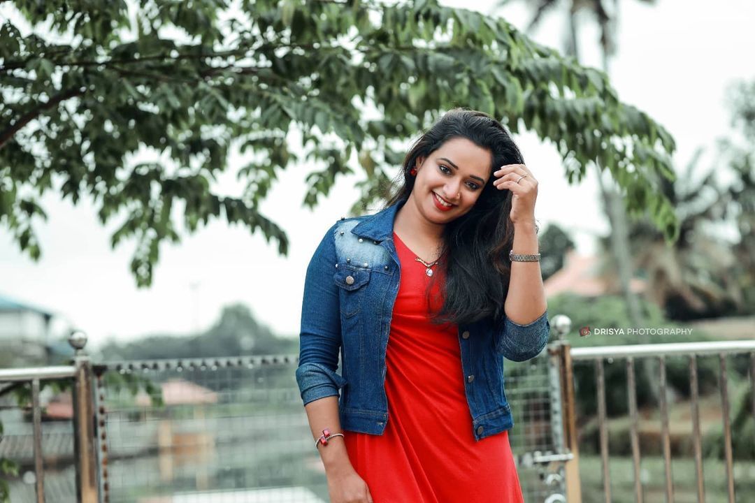 പുതുപുത്തന്‍ ലുക്കില്‍ സീരിയല്‍ താരം ഗൗരി; ഫോട്ടോഷൂട്ട് പൊളിച്ചെന്ന് ആരാധകര്‍