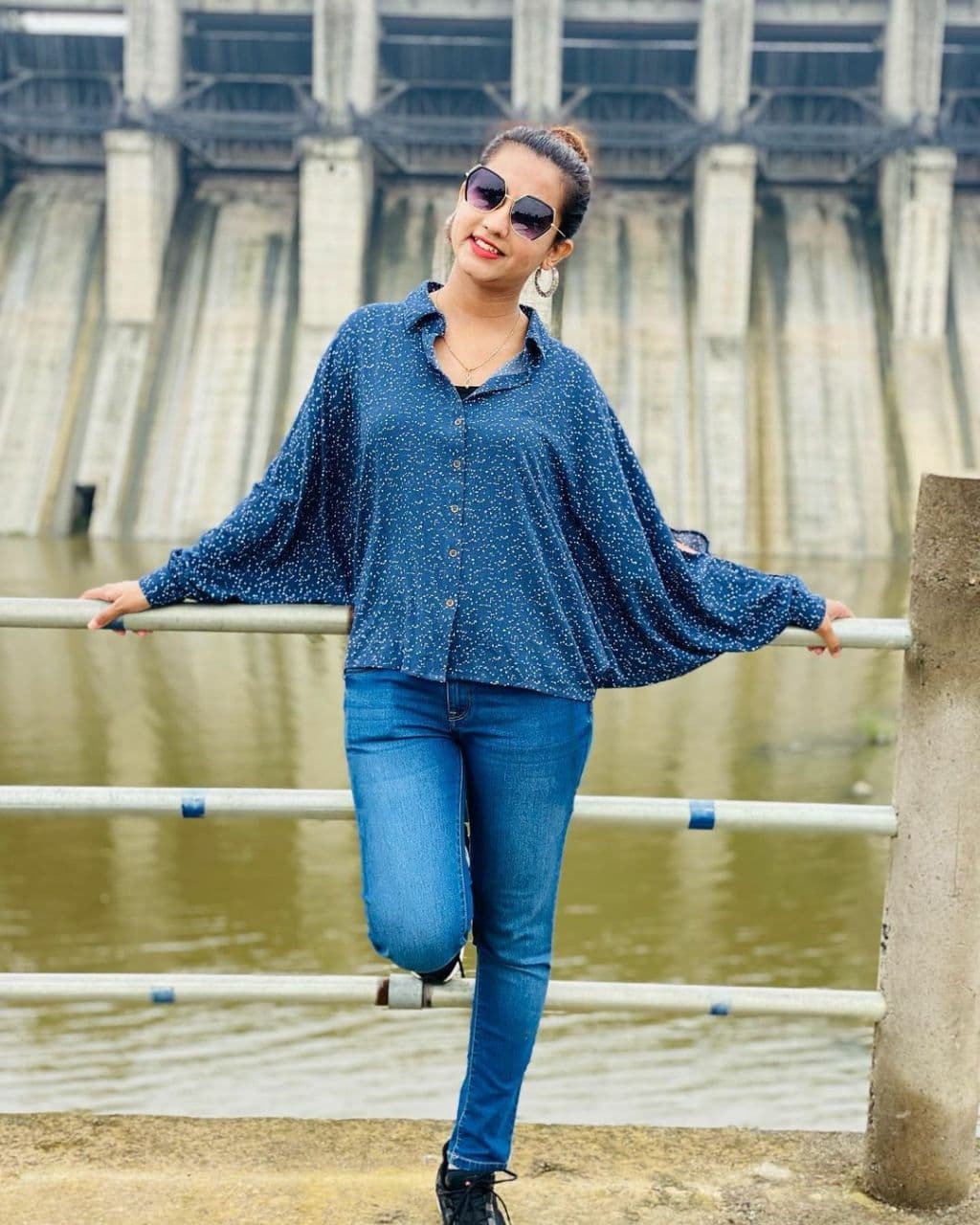Priya Verma : 27 साल की वो Deputy Collector जो खूबसूरत होने के साथ—साथ दबंग भी 