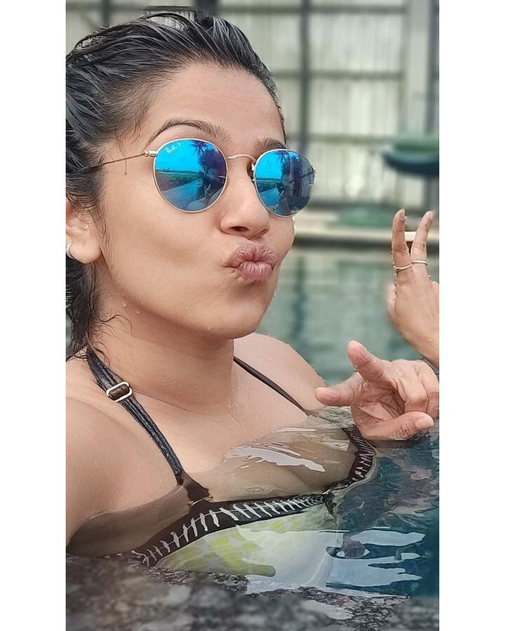 പൂളിൽ മുങ്ങി നിവർന്ന്... രഞ്ജിനി ഹരിദാസിന്റെ ചിത്രങ്ങൾ വൈറൽ
