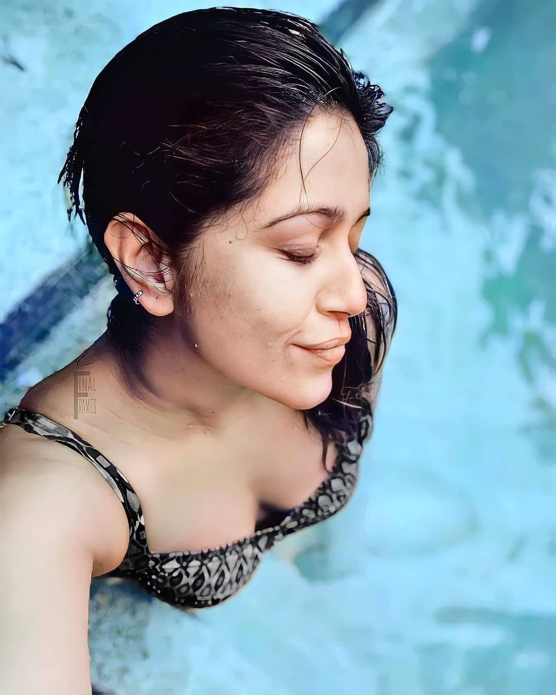 പൂളിൽ മുങ്ങി നിവർന്ന്... രഞ്ജിനി ഹരിദാസിന്റെ ചിത്രങ്ങൾ വൈറൽ