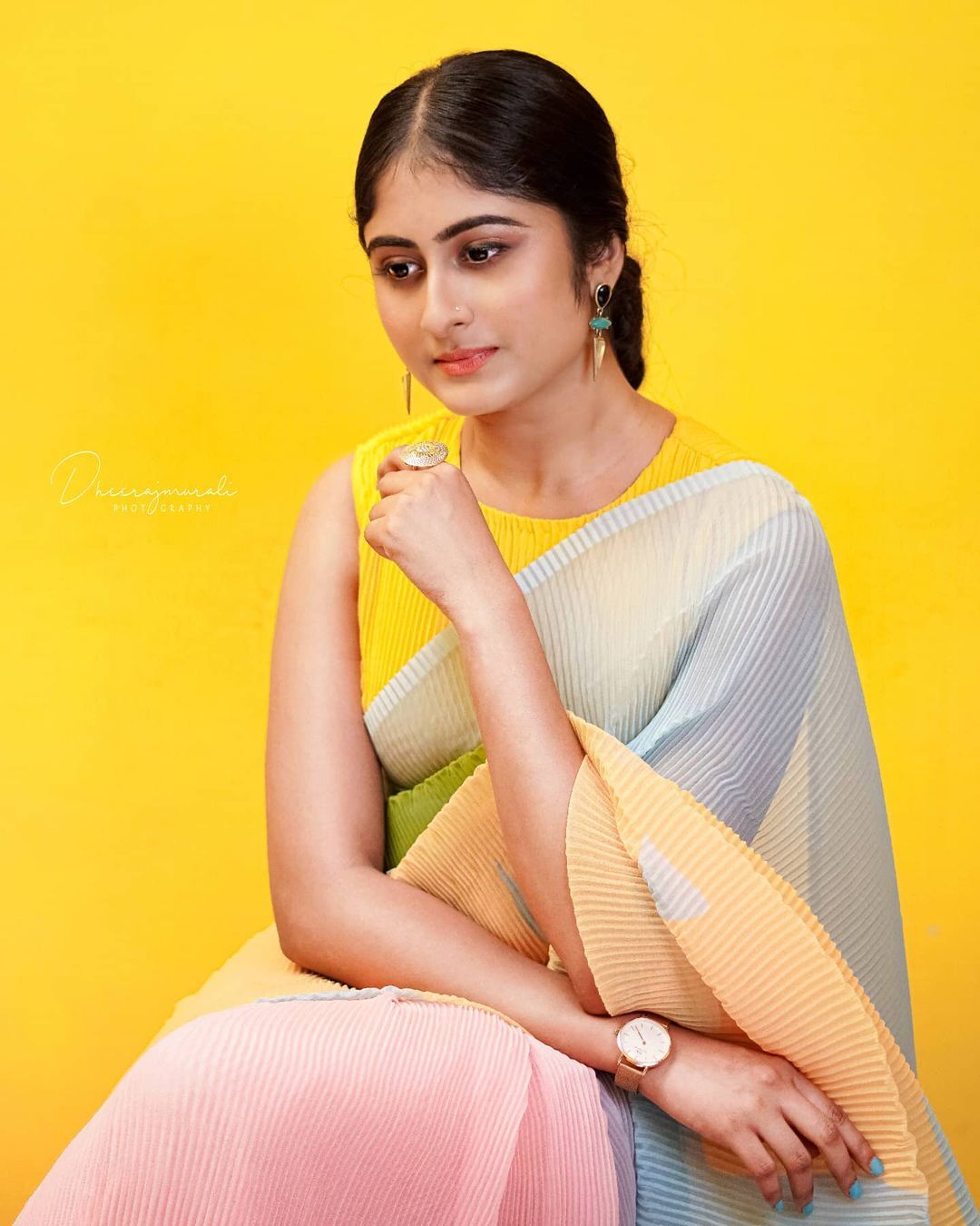 ദീപിക പതുക്കോണ്‍ മാറി നില്‍ക്കണം; പുതിയ മേക്കോവറില്‍ സീരിയല്‍ താരം കൃഷ്ണപ്രിയ