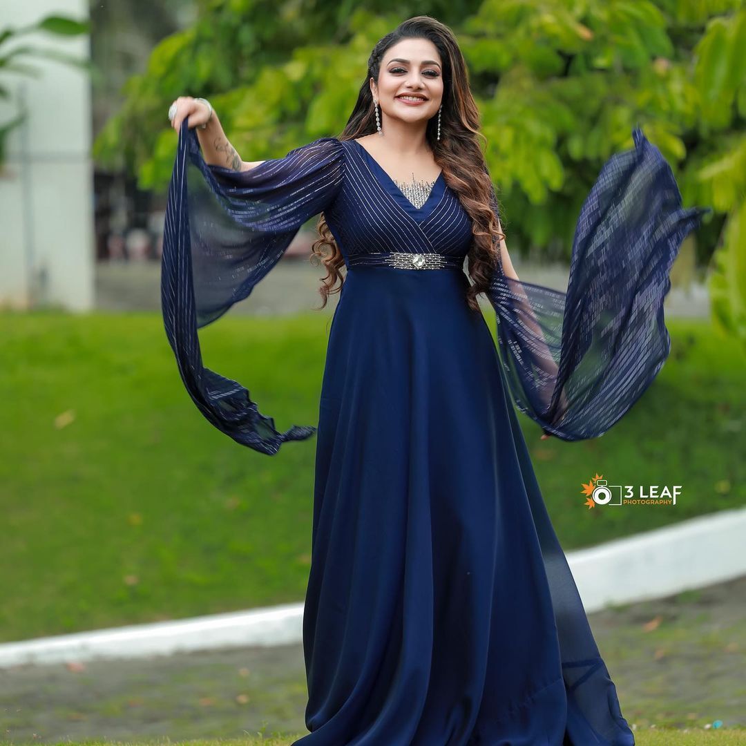 സാരിയില്‍ അതീവ സുന്ദരിയായി റിമി ടോമി; ഏറ്റവും പുതിയ ചിത്രങ്ങള്‍ ഏറ്റെടുത്ത് സോഷ്യല്‍ മീഡിയ