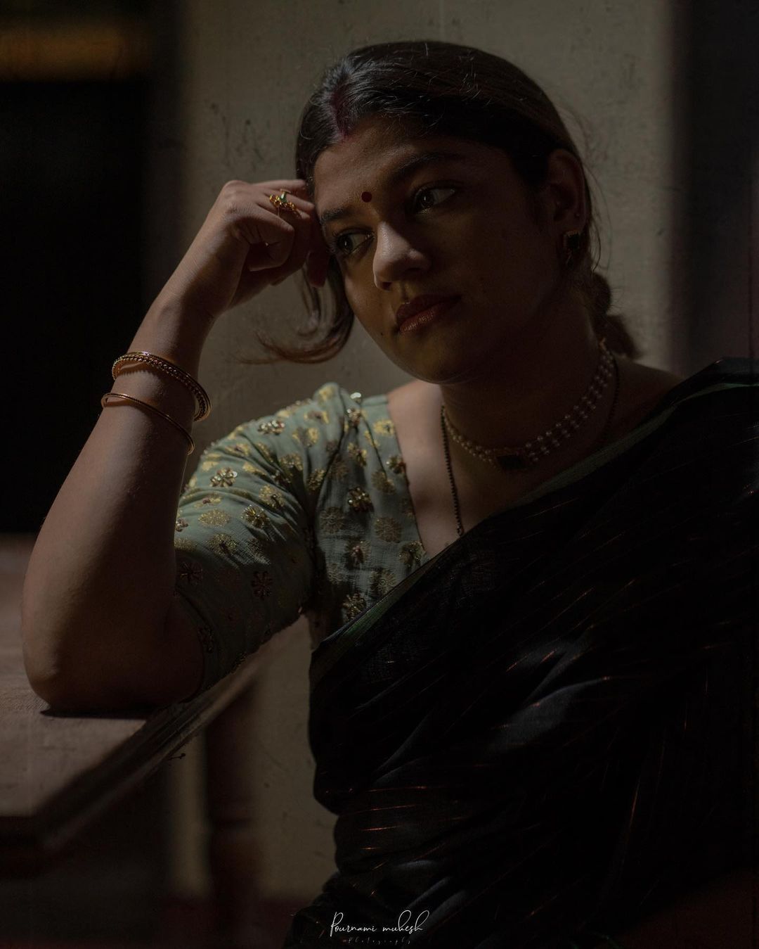 'തമിഴഴകി'..അപർണ ബാലമുരളി എന്തൊരു സുന്ദരിയാണ്.. വയലറ്റ് സാരിയിൽ നടിയുടെ ചിത്രങ്ങൾ