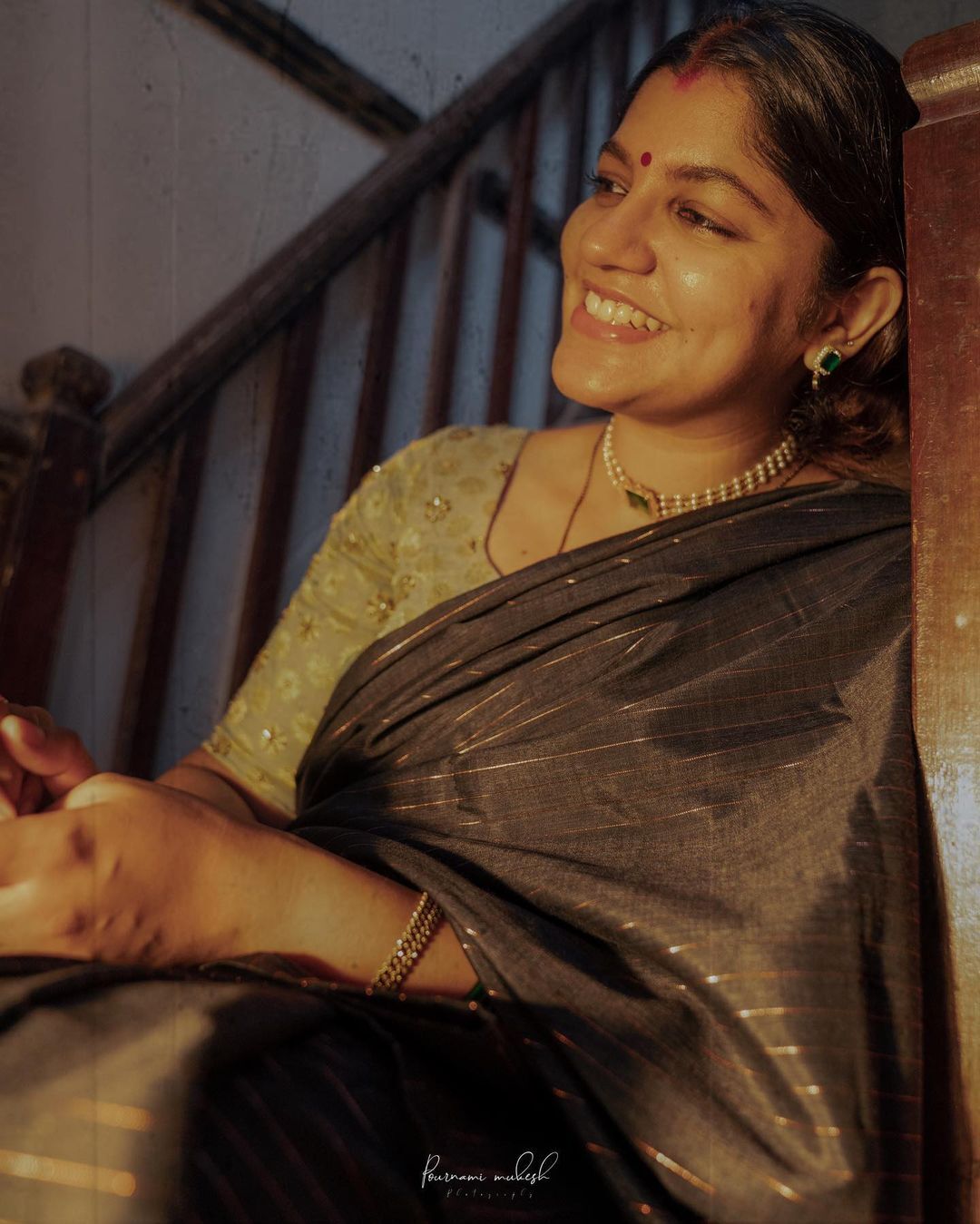 'തമിഴഴകി'..അപർണ ബാലമുരളി എന്തൊരു സുന്ദരിയാണ്.. വയലറ്റ് സാരിയിൽ നടിയുടെ ചിത്രങ്ങൾ