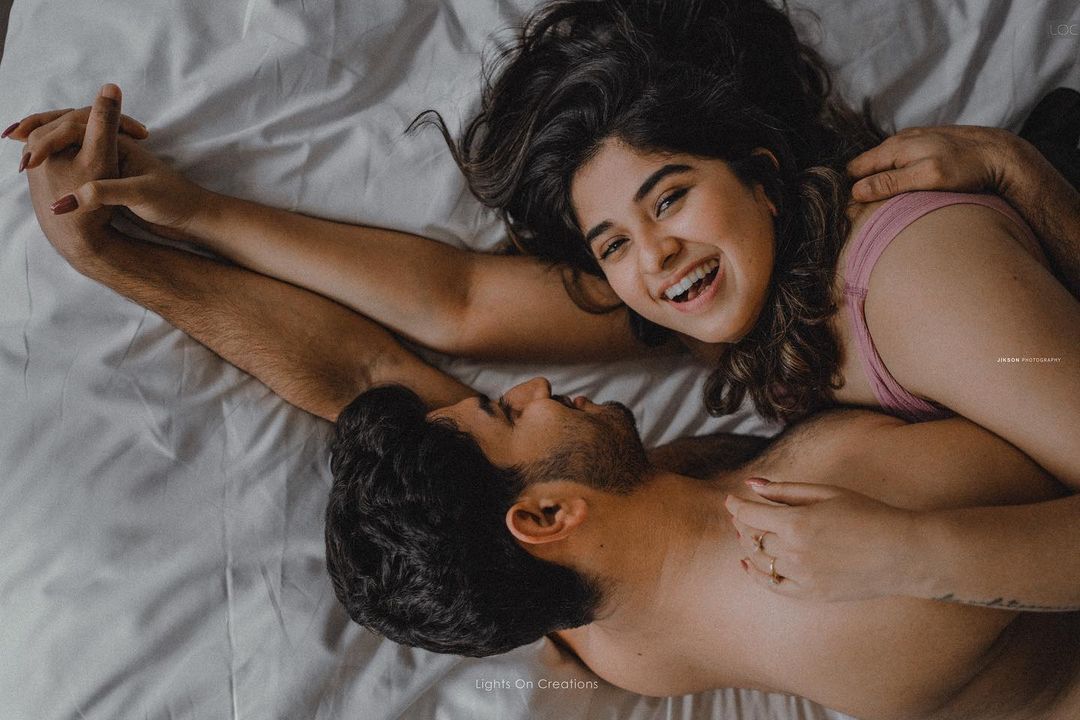  പ്രണയ നിമിഷങ്ങള്‍ പങ്കുവച്ച് ജീവയും അപര്‍ണയും; ഞങ്ങള്‍ക്ക് എല്ലാം മനസിലാകുന്നുണ്ടെന്ന് ആരാധകര്‍