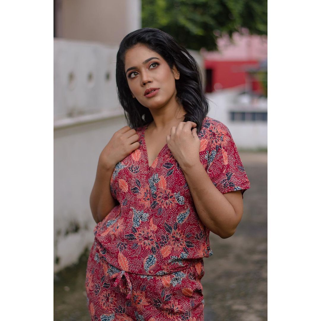 പുത്തന്‍ മേക്കോവറില്‍ കുടുംബ വിളക്ക് താരം അതിര മാധവ്; ഫോട്ടോഷൂട്ട് സോഷ്യല്‍ മീഡിയയില്‍ വൈറല്‍