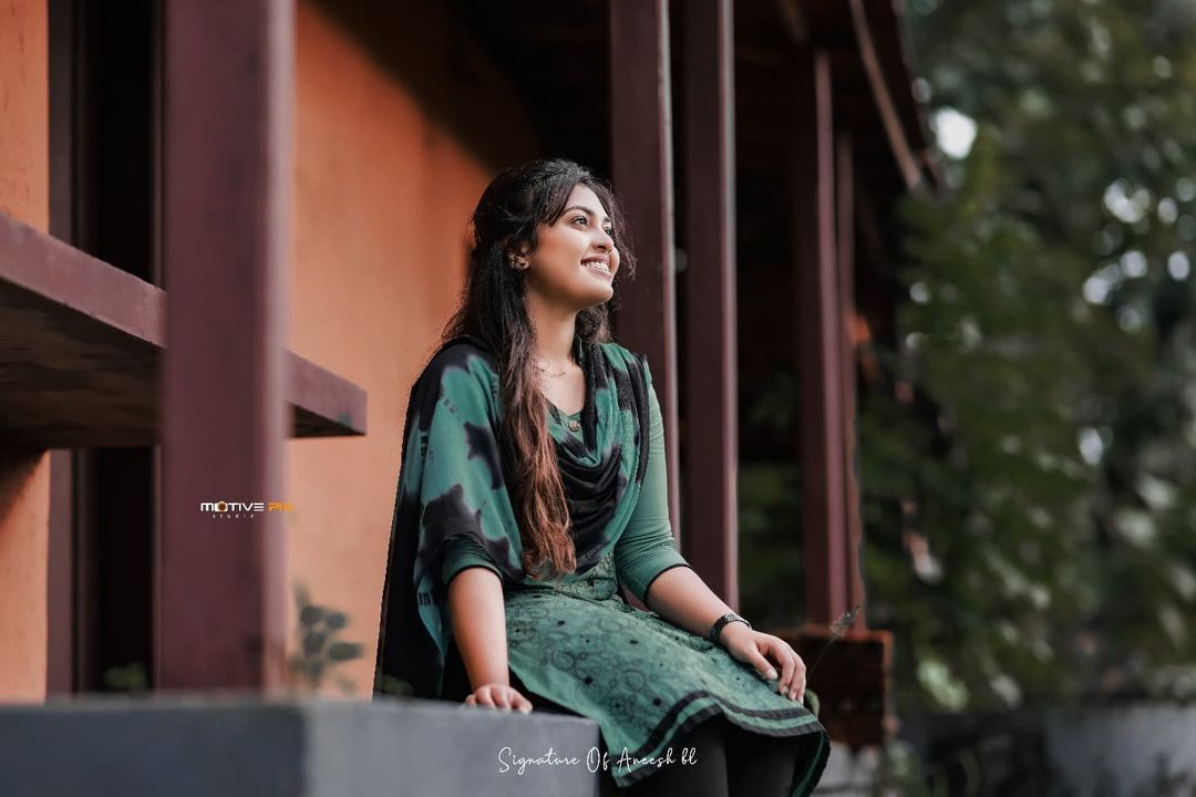 ക്യൂട്ട് ആന്‍ഡ് സിമ്പിള്‍ ലുക്കില്‍ മൃദുല വിജയ്: ഏറ്റവും പുതിയ ചിത്രങ്ങള്‍ വൈറല്‍