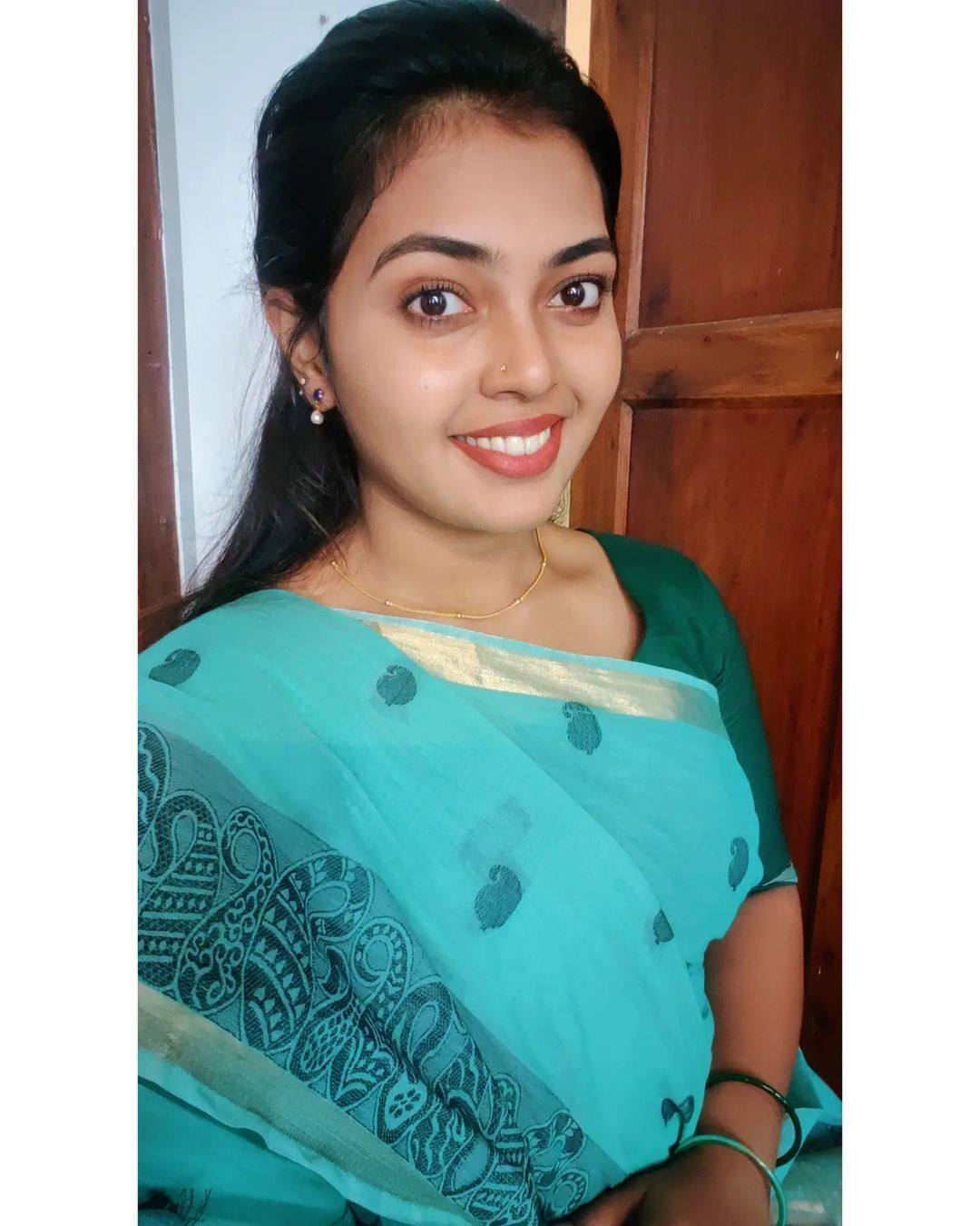 ക്യൂട്ട് ആന്‍ഡ് സിമ്പിള്‍ ലുക്കില്‍ മൃദുല വിജയ്: ഏറ്റവും പുതിയ ചിത്രങ്ങള്‍ വൈറല്‍