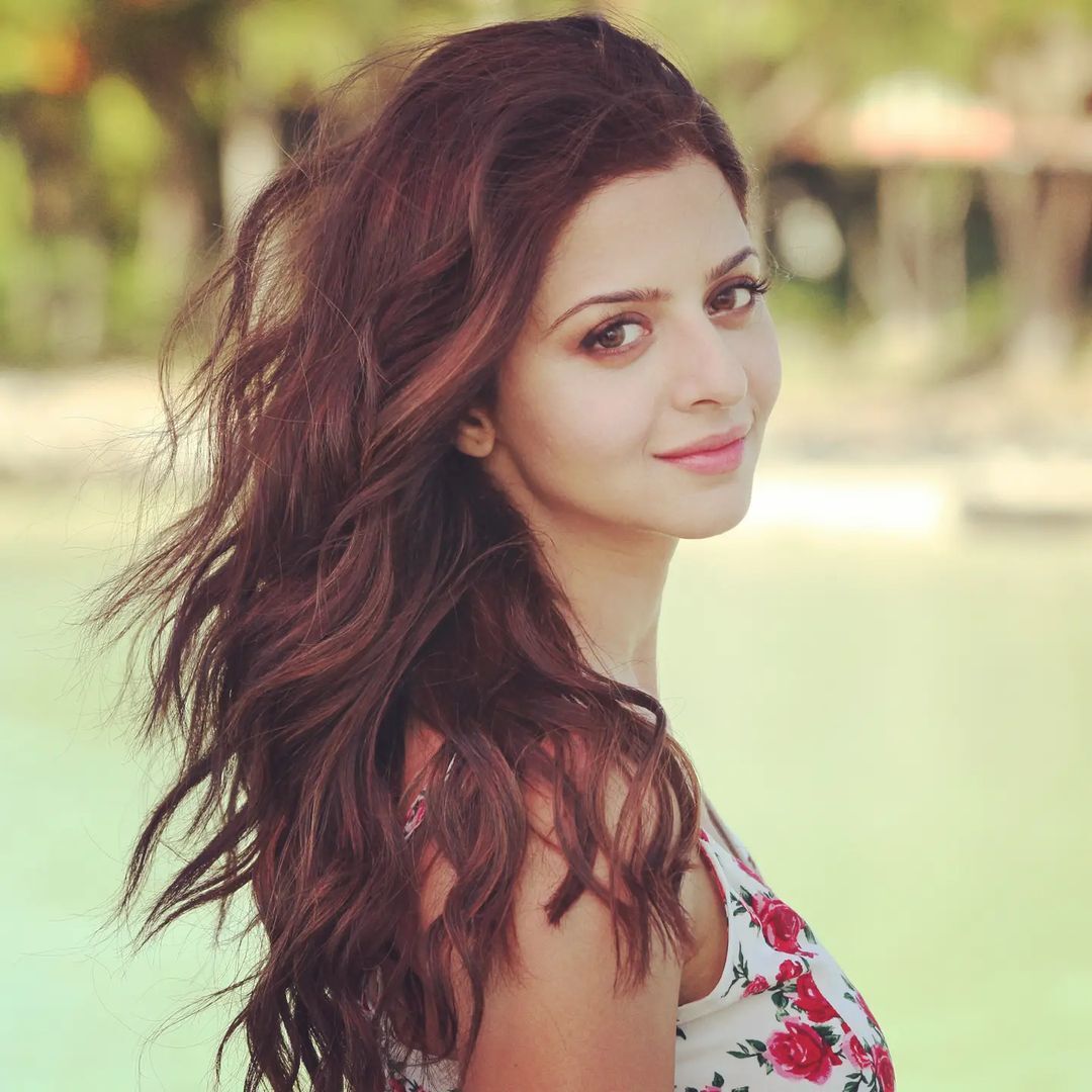 Vedhika Kumar: साउथ इंडस्ट्री में बिखेरा जलवा, अब बॉलीवुड की है बारी