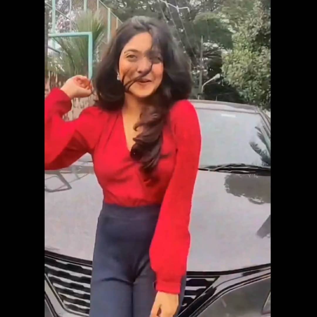 കമോണ്‍, ഹാന്‍ഡ്‌സ് അപ്പ്; പുതിയ മേക്കോവറില്‍ തിളങ്ങി നന്ദന, വൈറല്‍ ചിത്രങ്ങള്‍ കാണാം