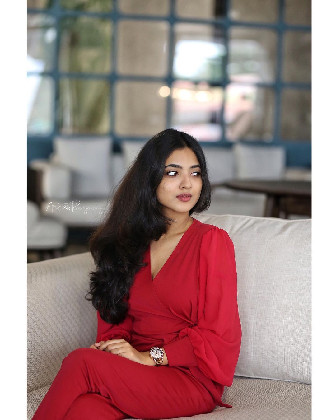 കമോണ്‍, ഹാന്‍ഡ്‌സ് അപ്പ്; പുതിയ മേക്കോവറില്‍ തിളങ്ങി നന്ദന, വൈറല്‍ ചിത്രങ്ങള്‍ കാണാം