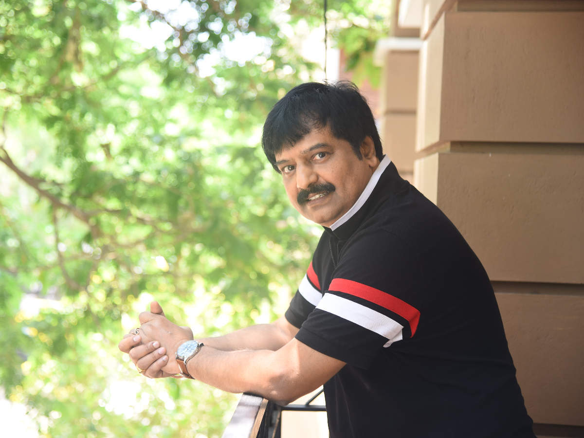 விவேக்கின் 1 கோடி மரம் நடும் கனவை நிறைவேற்றுவேன்...! விவேக்கின் பிறந்தநாளில் செல்முருகன் உறுதி! 