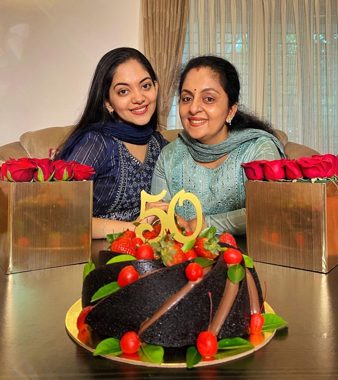  ഈ പുണ്യത്തിന് ഇന്ന് 50: ചിത്രങ്ങള്‍ പങ്കുവെച്ച് അഹാന കൃഷ്ണ