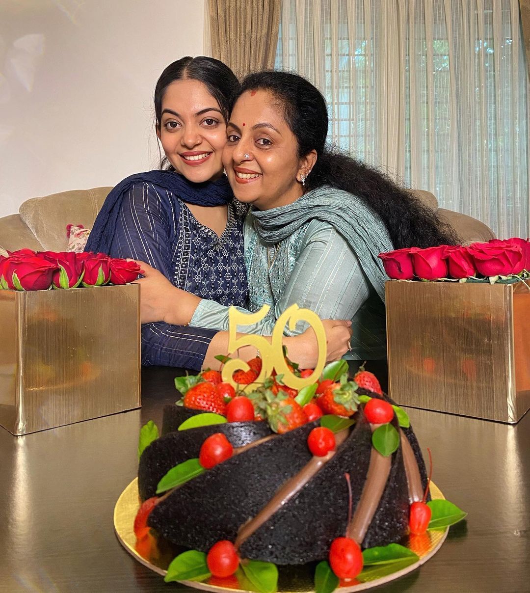  ഈ പുണ്യത്തിന് ഇന്ന് 50: ചിത്രങ്ങള്‍ പങ്കുവെച്ച് അഹാന കൃഷ്ണ