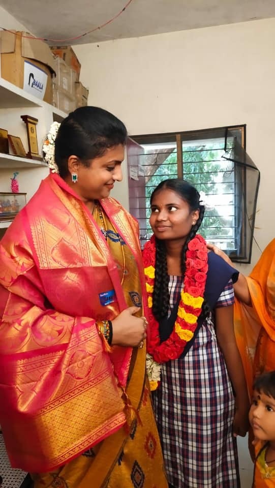 శభాష్ పుష్ప-రోజమ్మ చలువ-నీట్‌లో 89శాతం(ఫోటోలు)