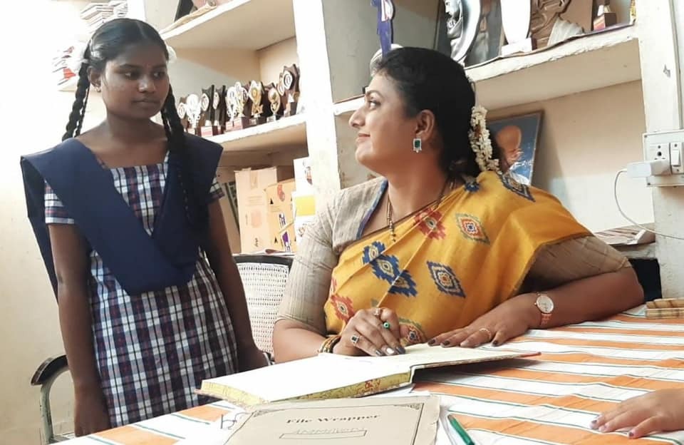 శభాష్ పుష్ప-రోజమ్మ చలువ-నీట్‌లో 89శాతం(ఫోటోలు)