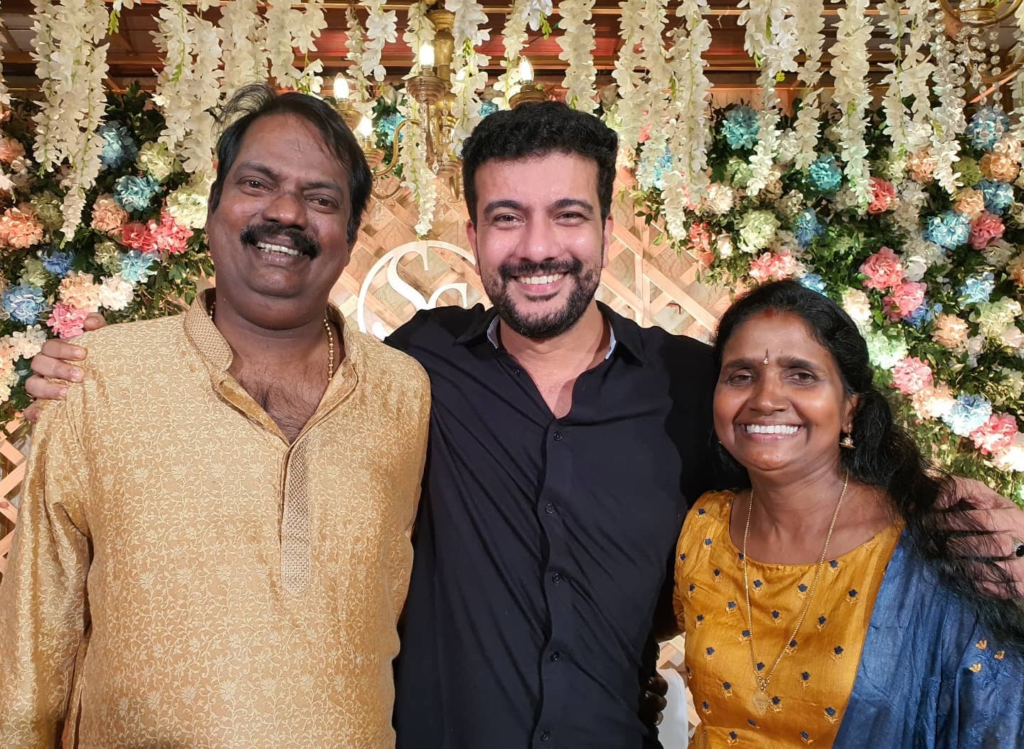 സിക്‌സ് പാക്കോ ഫാമിലി പാക്കോ; മസില്‍ പെരുപ്പിച്ച് കുഞ്ചാക്കോ ബോബനൊപ്പം രമേഷ് പിഷാരടി