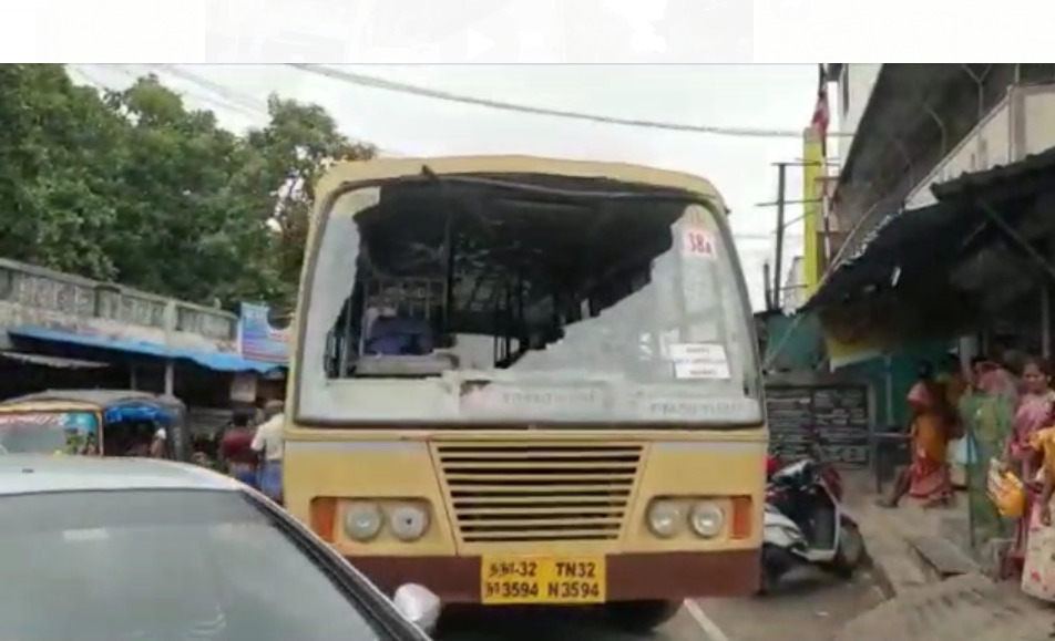 பாமக கட்சியின் போராட்டத்தில் அரசு பேருந்து கண்ணாடி உடைப்பு...! கள்ளக்குறிச்சியில் பரபரப்பு...!  போலீசார் குவிப்பு!  