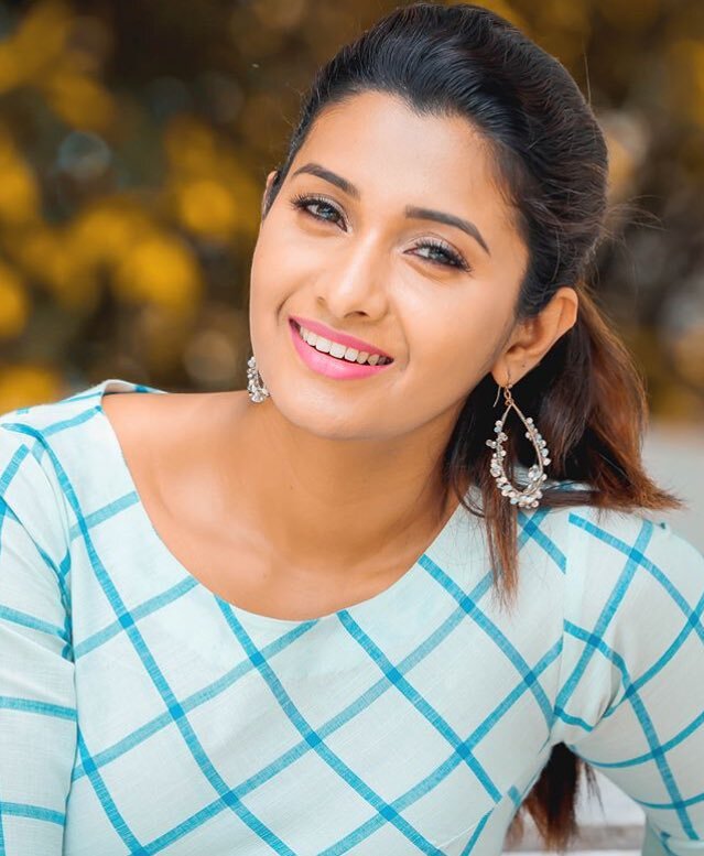 பிரபல நடிகைக்கு காதல் தோல்வியா?....இன்ஸ்டாகிராம் பதிவால் மனம்நொந்த ரசிகர்கள்...! என்ன நடந்திருக்கும்?