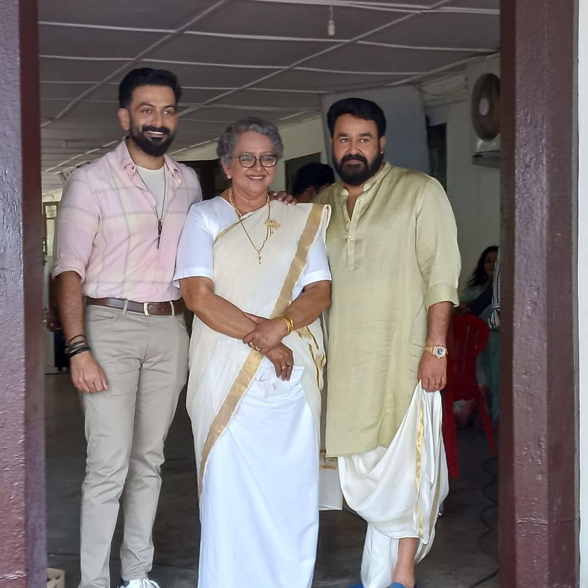 ഹാപ്പി ബര്‍ത്ത്‌ഡേ അമ്മാ... മല്ലിക സുകുമാരനൊപ്പമുള്ള ചിത്രങ്ങള്‍ പങ്കിട്ട് ഇന്ദ്രജിത്തും പൃഥ്വിരാജും