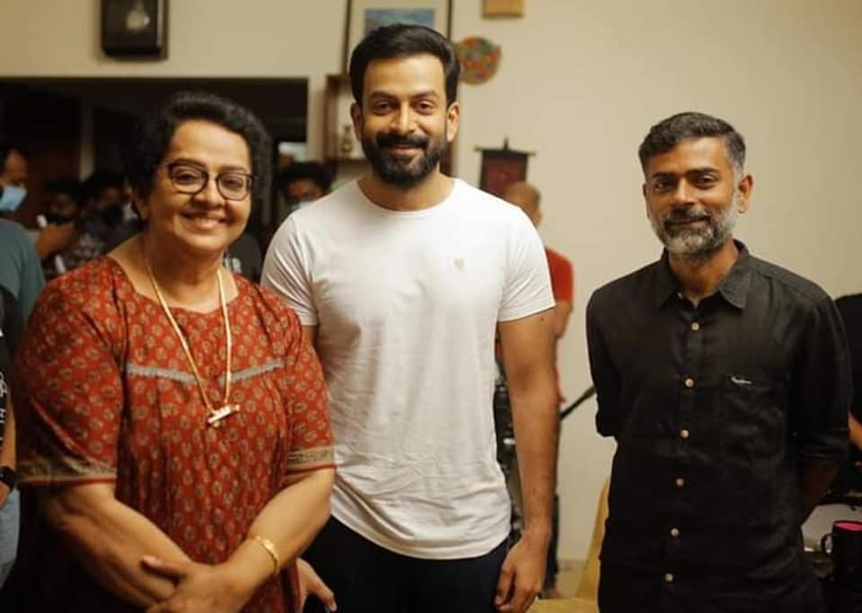 ഹാപ്പി ബര്‍ത്ത്‌ഡേ അമ്മാ... മല്ലിക സുകുമാരനൊപ്പമുള്ള ചിത്രങ്ങള്‍ പങ്കിട്ട് ഇന്ദ്രജിത്തും പൃഥ്വിരാജും